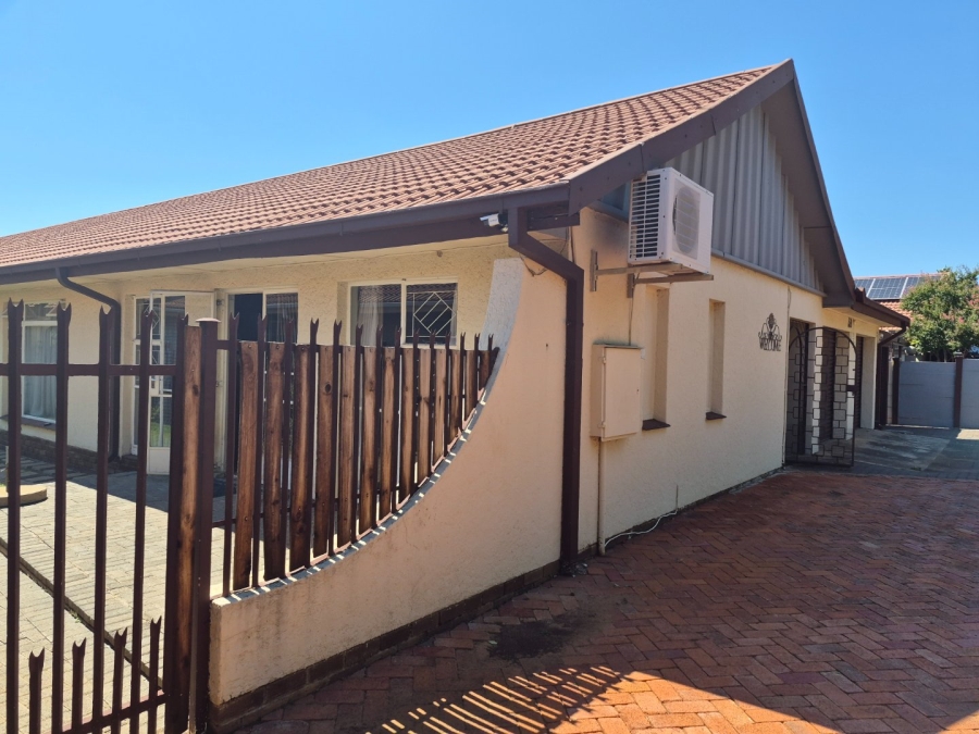5 Bedroom Property for Sale in Fichardt Park Free State